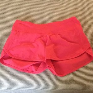 Lululemon hotty hot 2.5 shorts